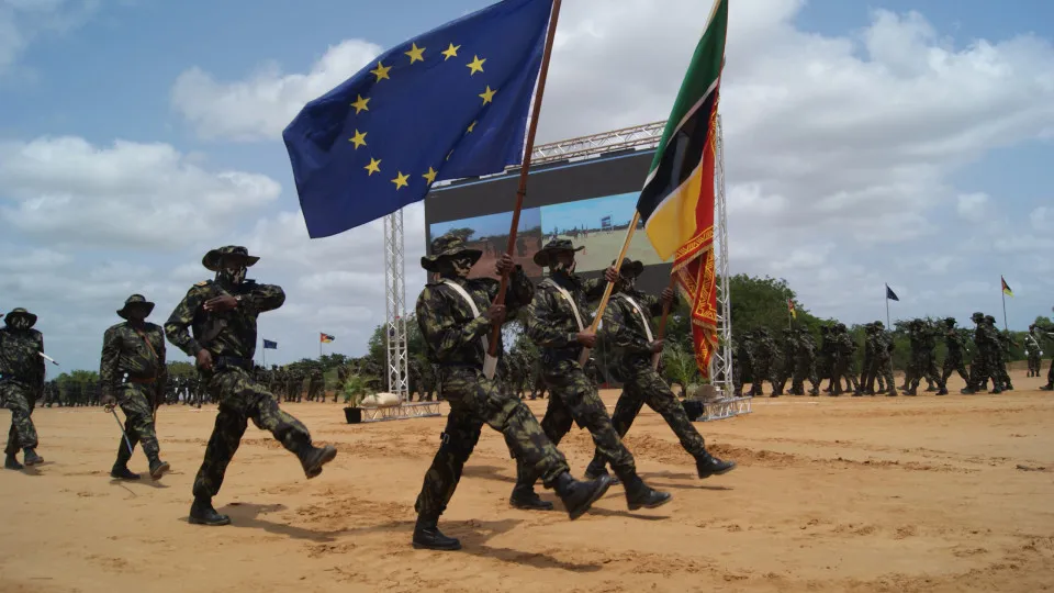 Moçambique/Ataques: UE apoia com 40 ME forças formadas por missão militar