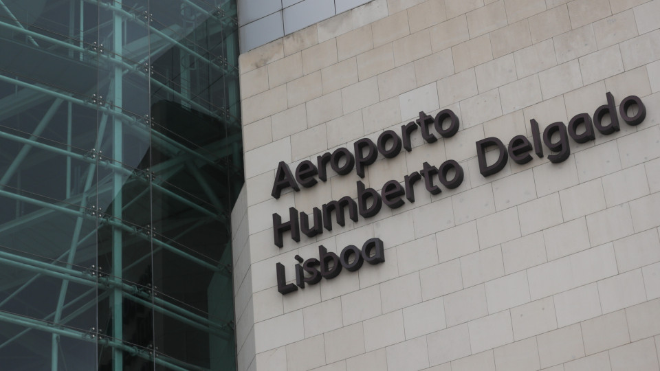 Climáximo diz que foram detidos 8 ativistas em ação no aeroporto