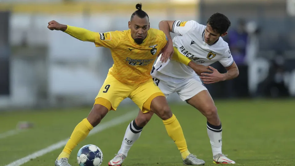 Portimonense aplica 'chapa três' em Famalicão e já pressiona Sp. Braga
