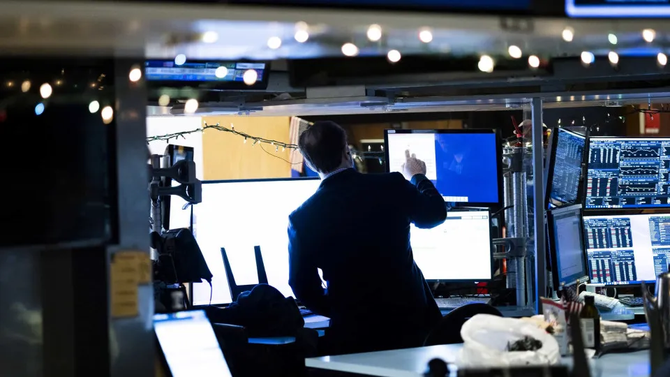 Wall Street negoceia mista no início da sessão