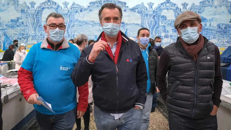 Cotrim Figueiredo pede votos na IL em vez de desejos de sorte em Setúbal
