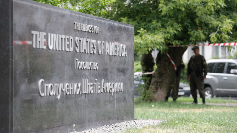 Ucrânia considera prematura saída de famílias de diplomatas dos EUA