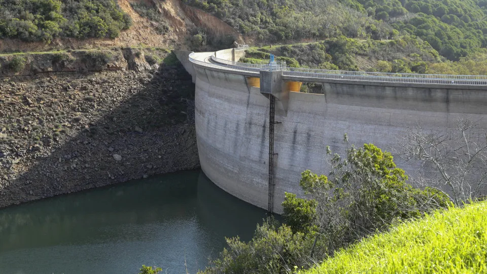 Financiamento só permite combater perdas de água em 5% da rede no Algarve