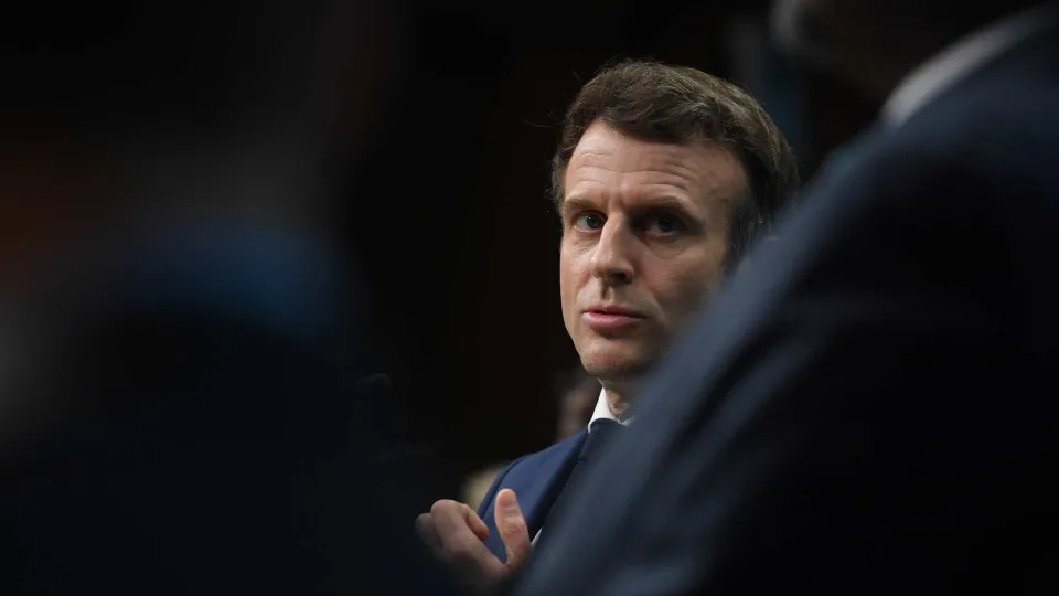 Ucrânia. Macron apela a cessar-fogo e regresso ao diálogo