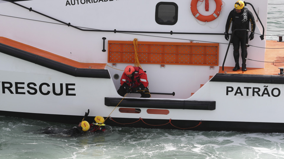 Seis pescadores em barco com motor avariado resgatados na Figueira da Foz