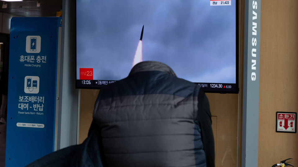 Coreia do Norte dispara lança-foguetes no mar Amarelo