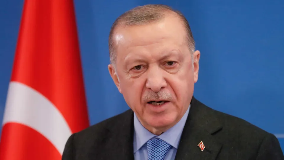 Erdogan diz que UE se afasta dos seus "valores fundamentais"