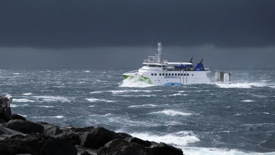 Atlânticoline cancela viagens Horta/Madalena/Velas devido a Gabrielle
