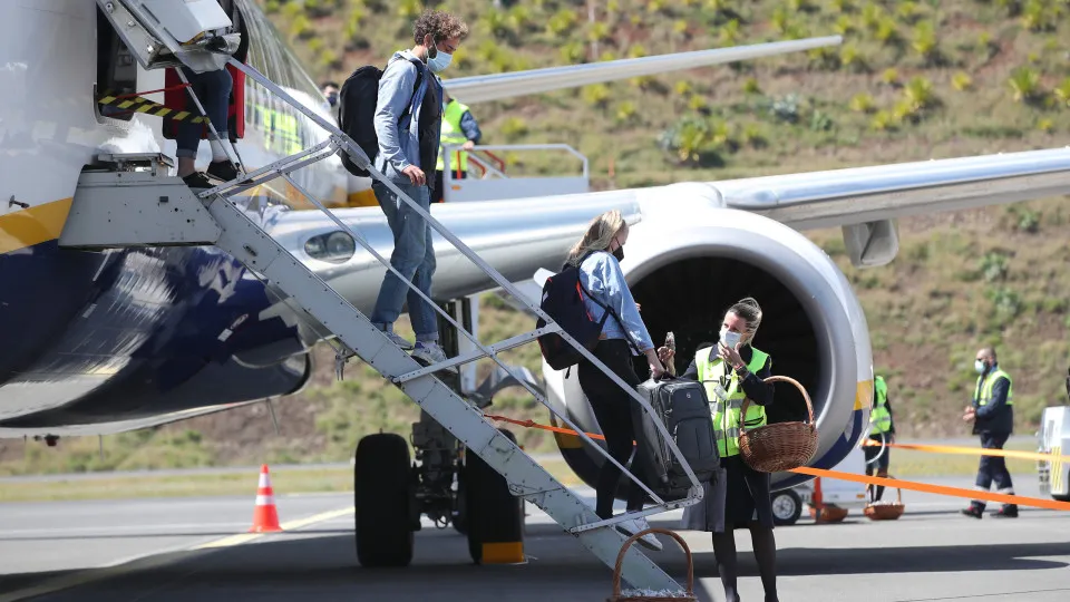 Chegada de um dos primeiros voos da Ryanair à Madeira