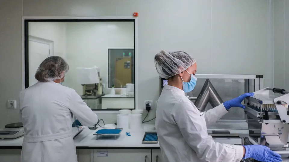 Laboratório Nacional produz metadona e antibióticos para pinguins