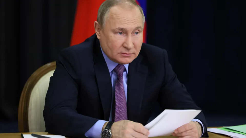 Putin reconhece dificuldades e aumenta salário mínimo e pensões em 10%