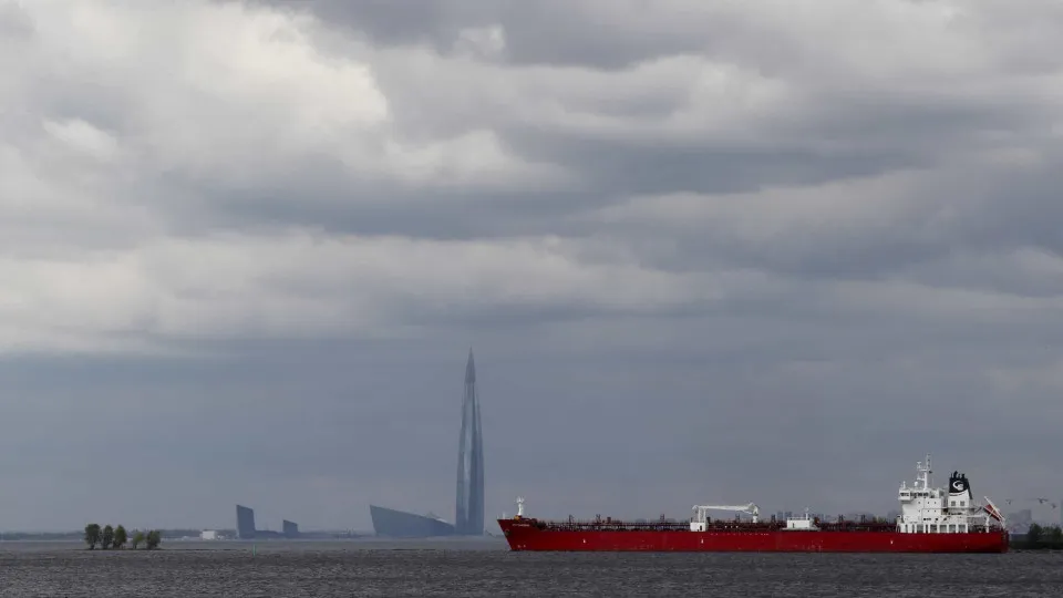 Governo moçambicano admite comprar petróleo russo em rublos