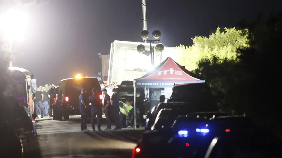 Dois homens acusados da morte de 53 migrantes em atrelado nos Estados Unidos