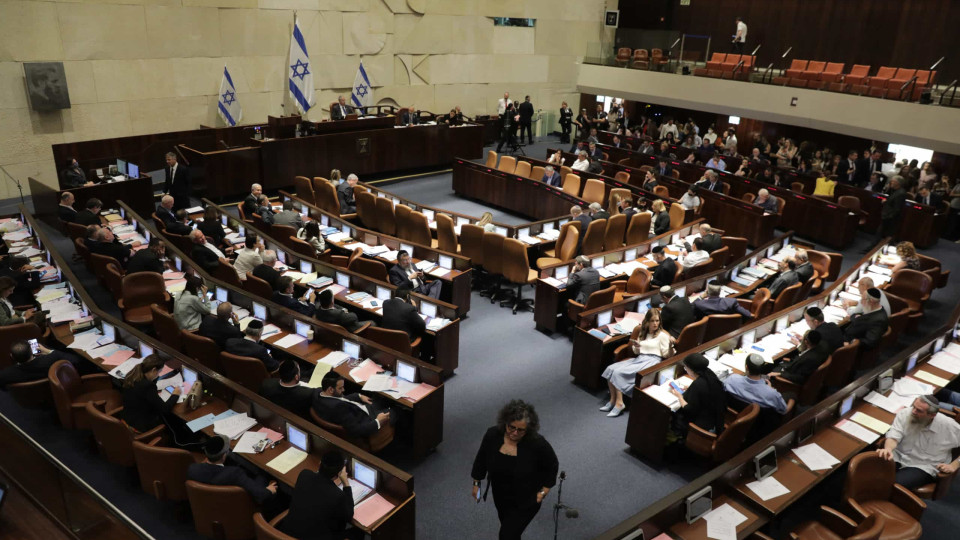 Deputados israelitas aprovaram dissolução do Parlamento 