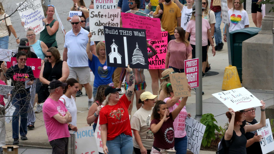 EUA. Indiana é o 1.º estado a restringir aborto na era pós 'Roe vs Wade'