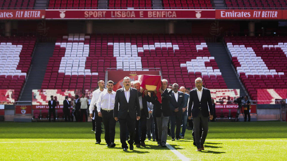 Adeptos despedem-se do 'Pequeno Genial' no Estádio da Luz