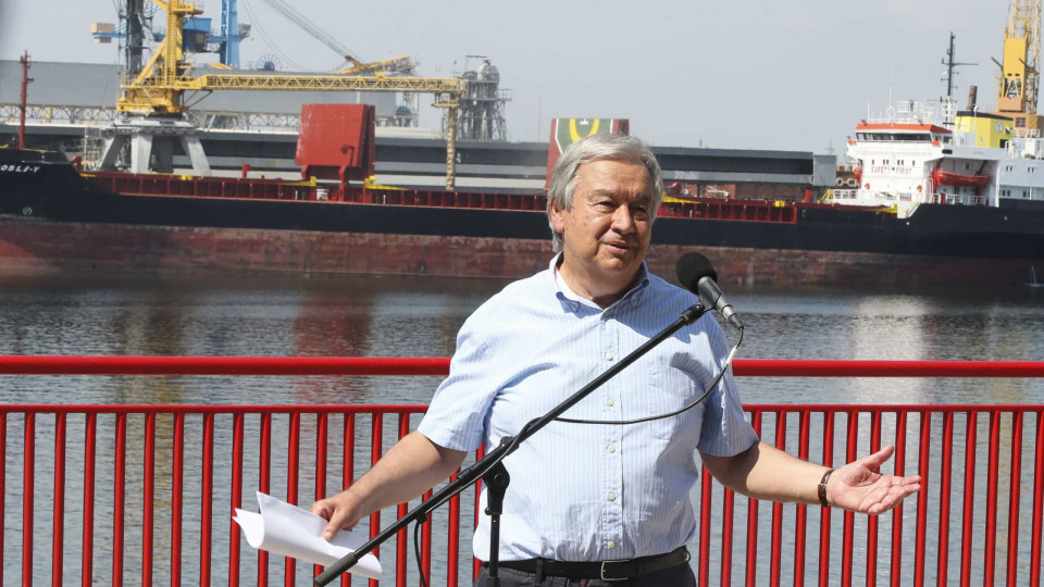 Guterres apela em Odessa para abertura dos mercados a alimentos russos