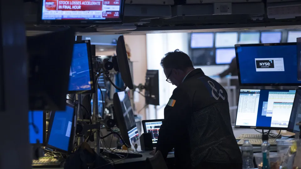 Wall Street abre em queda desiludido com dados da inflação
