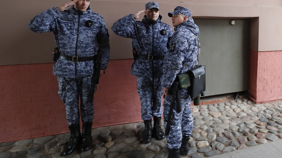 Soldados russos abandonarão fronteira entre Arménia e Azerbaijão