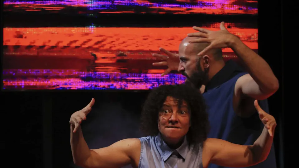 Dois atores surdos dão vida a "Zoo Story" que se estreia no Teatro D. Maria