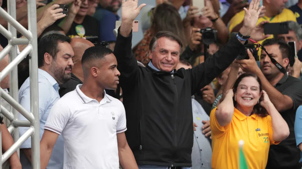 Bolsonaro pede que seguidores apelem ao voto de familiares e amigos