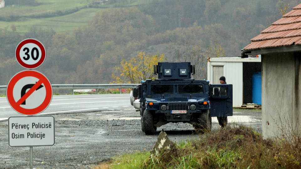 Policia europeia aumenta presença no Kosovo devido a tensões com Sérvia