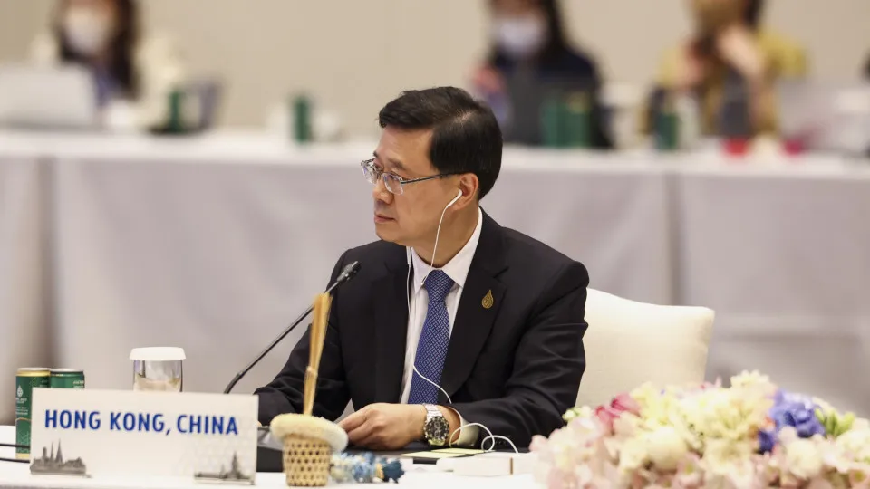 Hong Kong convida Saudi Aramco a avançar com oferta pública inicial