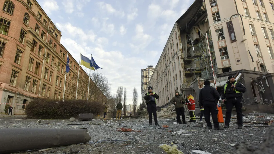 TV russa retrata Ucrânia sob jugo "da CIA e MI6". E Zelensky? Cocainómano