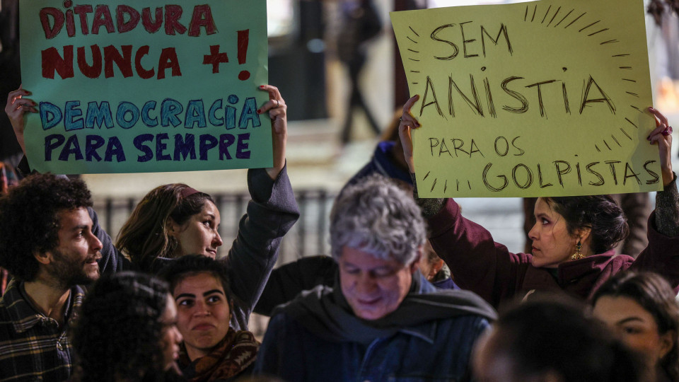 Manifestações em defesa da democracia convocadas no Brasil e em Portugal