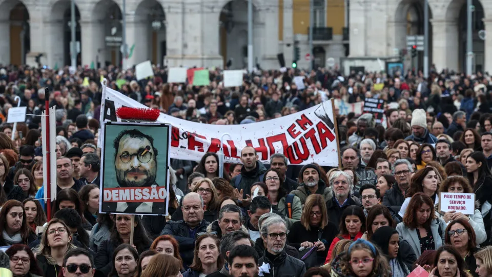 Professores falam em manifestação "histórica" e prometem continuar a luta