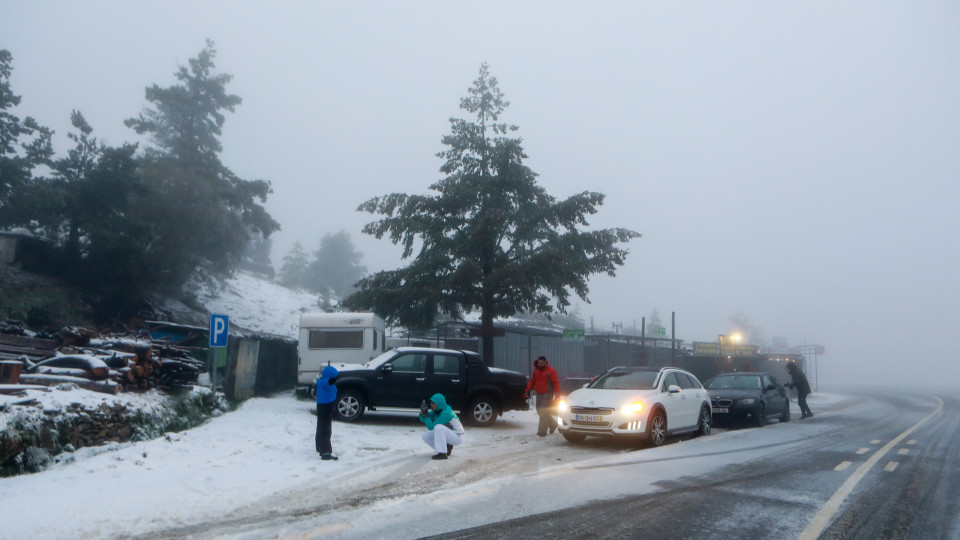 Roads in the central massif of Serra da Estrela closed due to snow