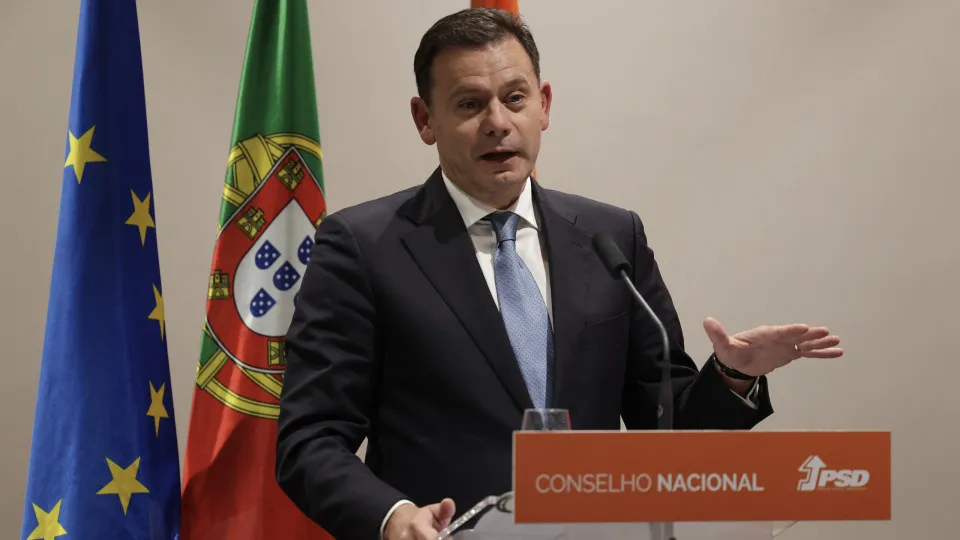 Ainda "é hora” de Costa, mas Montenegro avisa que pode pedir eleições