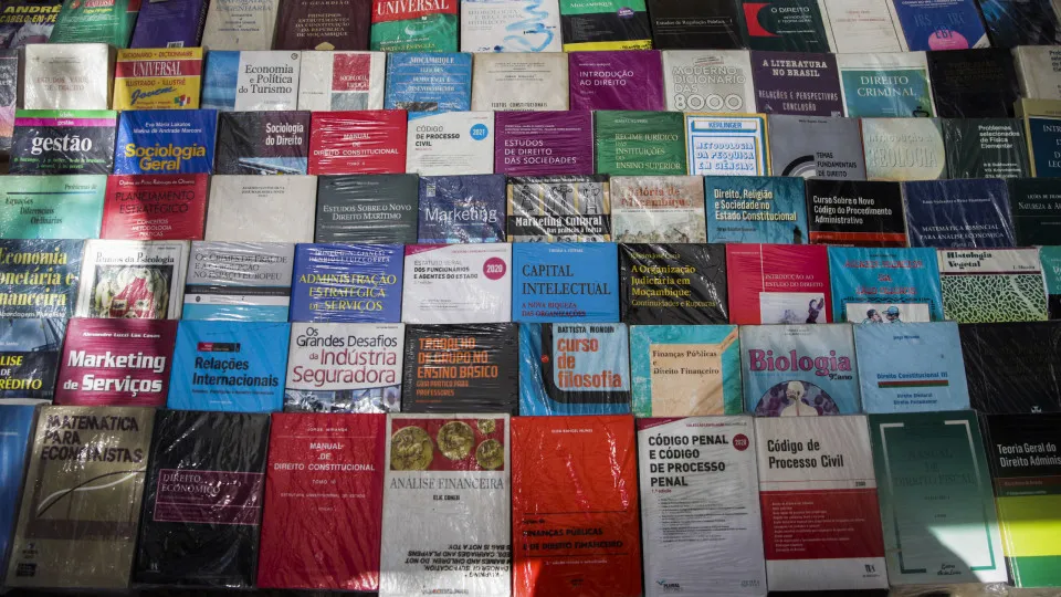 APEL: 76% dos portugueses dizem que leem, mas só 58% compram livros