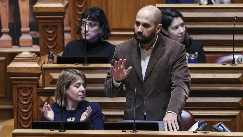 Bloco de Esquerda acusa Governo de "brincar com o desespero das famílias"