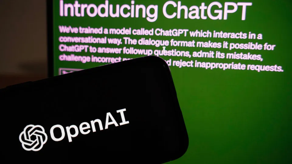 ChatGPT volta a funcionar "quase completamente" após perturbações