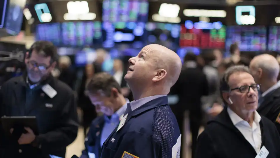 Wall Street segue no 'verde' com impulso de dados económicos