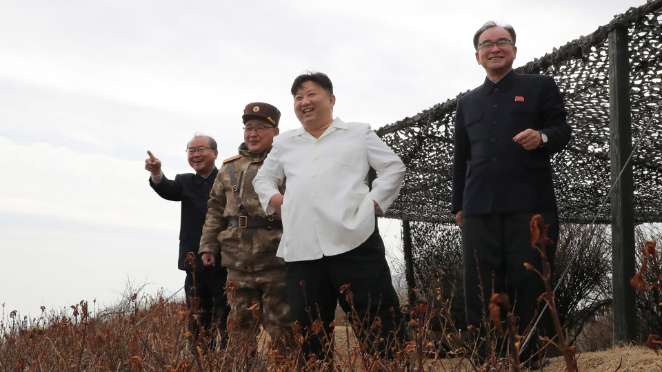 Coreia do Norte anuncia teste de ogiva "muito grande"