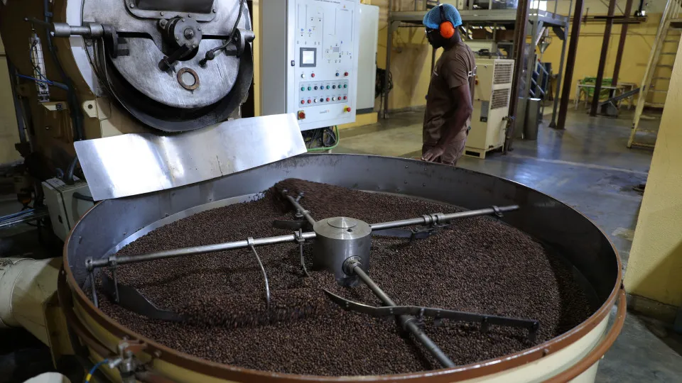 Fábrica da Angonabeiro em Luanda