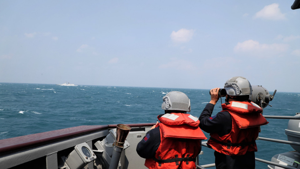Taiwan deteta 33 caças e dez navios de guerra chineses