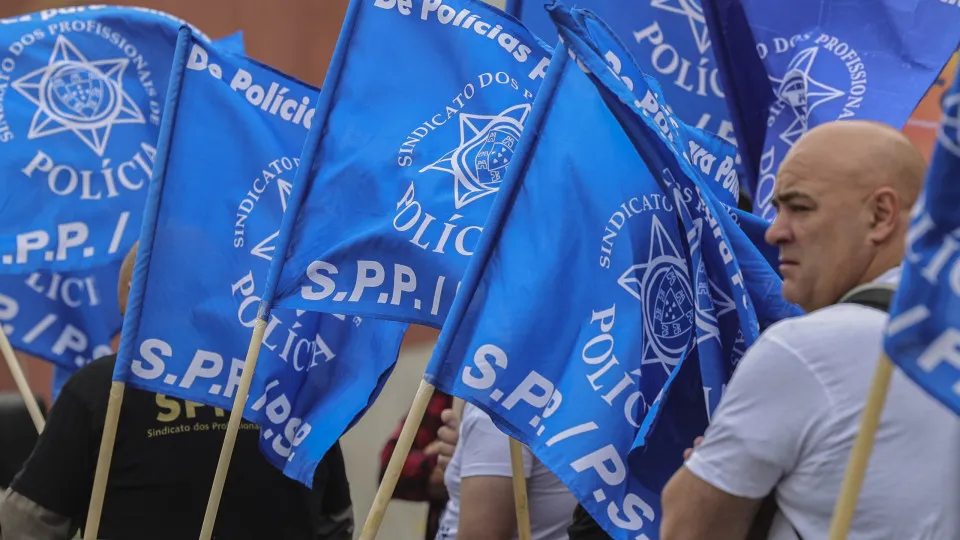 Polícias manifestam-se em Lisboa (com associação dos oficiais da GNR)