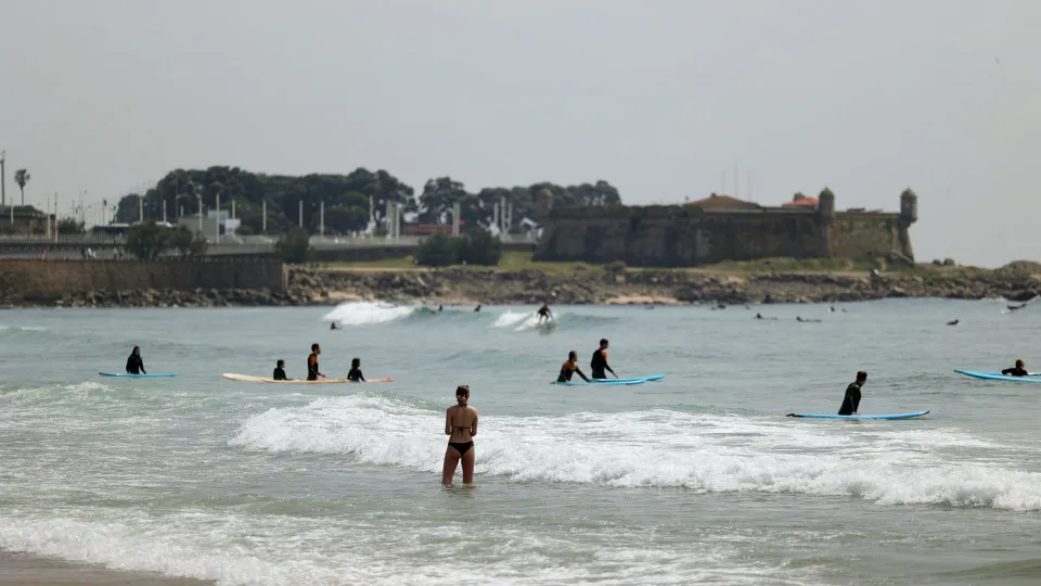 Detidos dois suspeitos de esfaquearem jovem na praia de Matosinhos