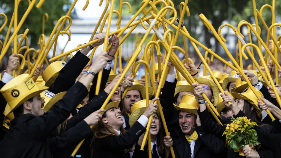 Estudantes encheram baixa do Porto no Cortejo da Queima das Fitas