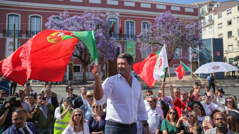 Ventura justifica manifestação acusando PS de "cercar democracia"