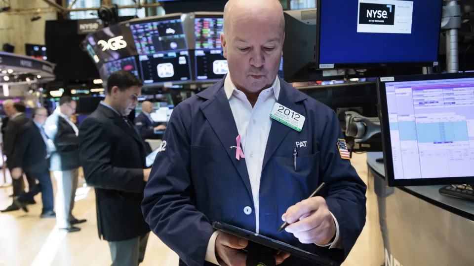 Wall Street fecha em alta e índice Dow Jones tem 12.ª subida consecutiva