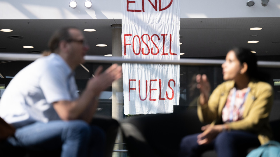 Amnistia Internacional pede eliminação urgente dos combustíveis fósseis