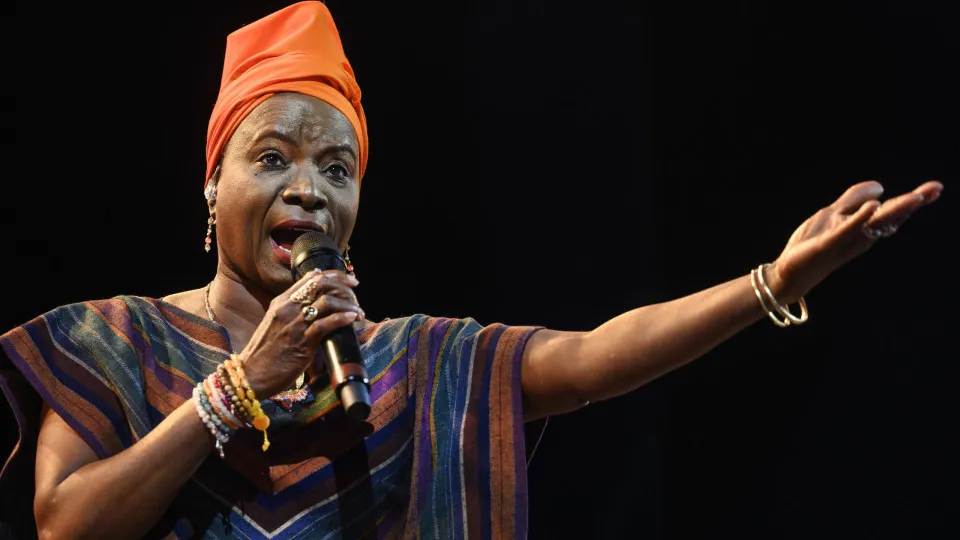 Passeio da Fama. Angélique Kidjo é a 1.ª africana negra a receber estrela