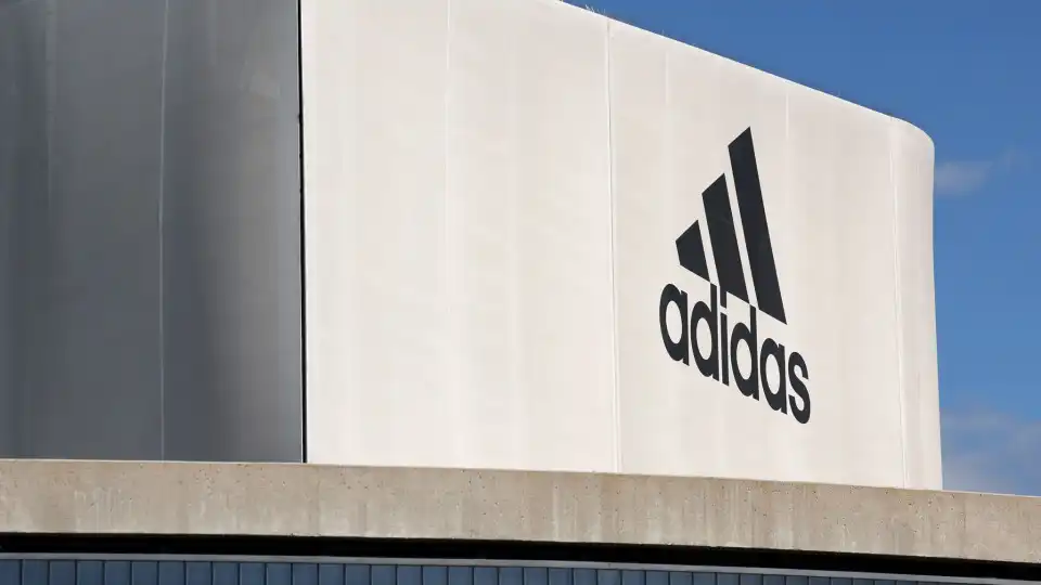 Lucro da Adidas quase triplica para 803 milhões até setembro