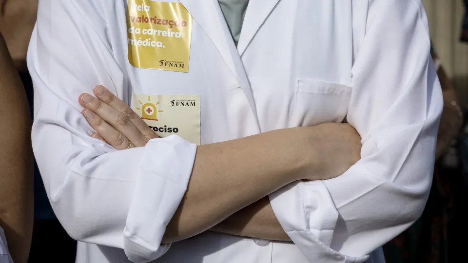 Sindicatos dos médicos retomam negociações (após proposta do Governo)
