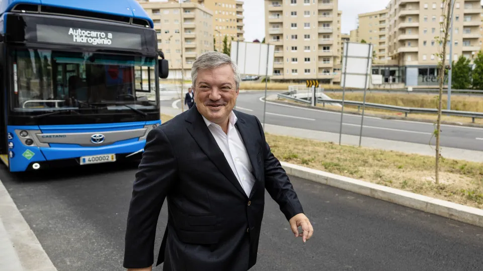 'Metrobus' de Gaia será vaivém de 10 em 10 minutos para D. João II