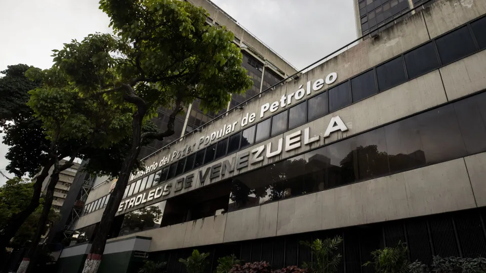 Caracas acusa EUA de atacar petrolífera para assumir controlo de petróleo